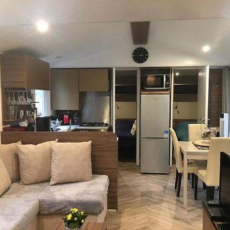 Mobilhome Familial 6 A 7 P 3 Chambres 42 M2 Saint Brevin Les Pierres Couchees Exterior photo