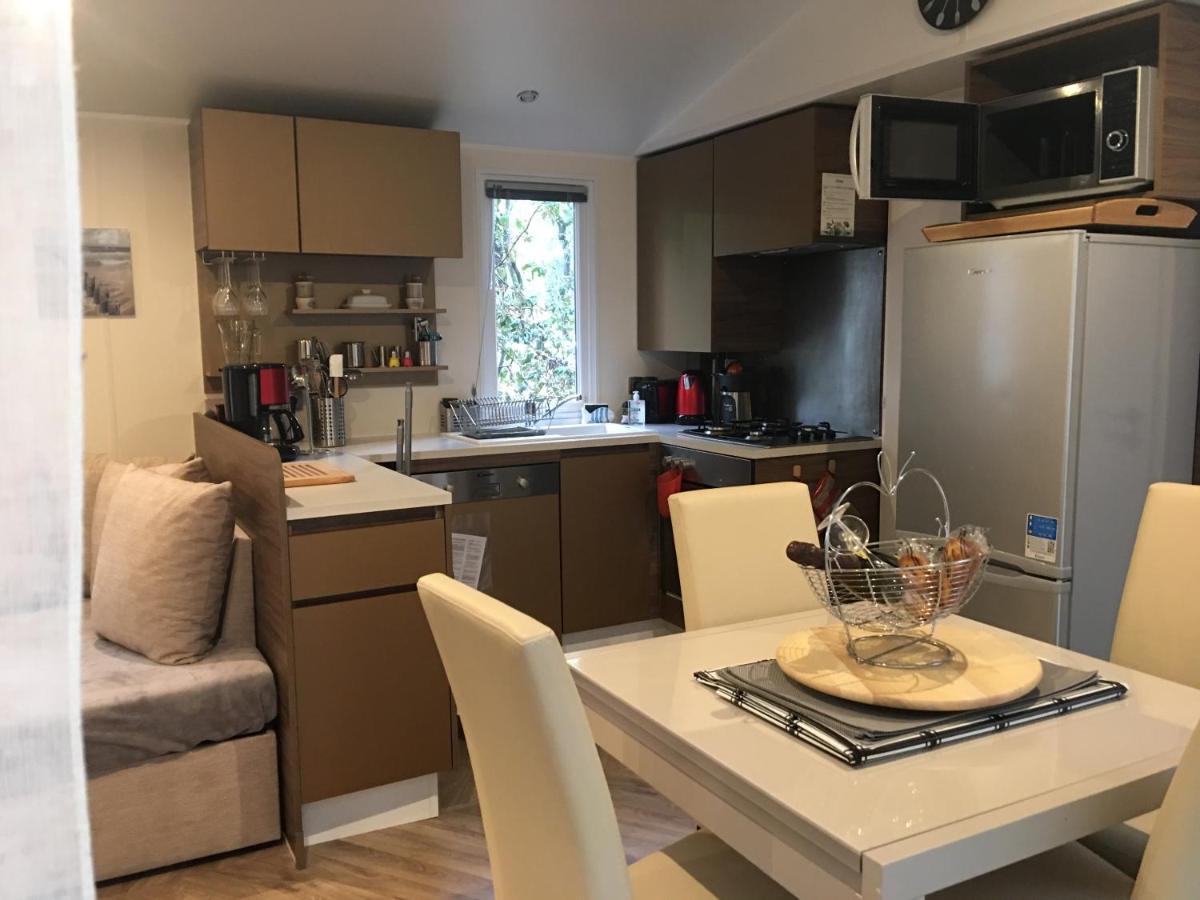 Mobilhome Familial 6 A 7 P 3 Chambres 42 M2 Saint Brevin Les Pierres Couchees Exterior photo
