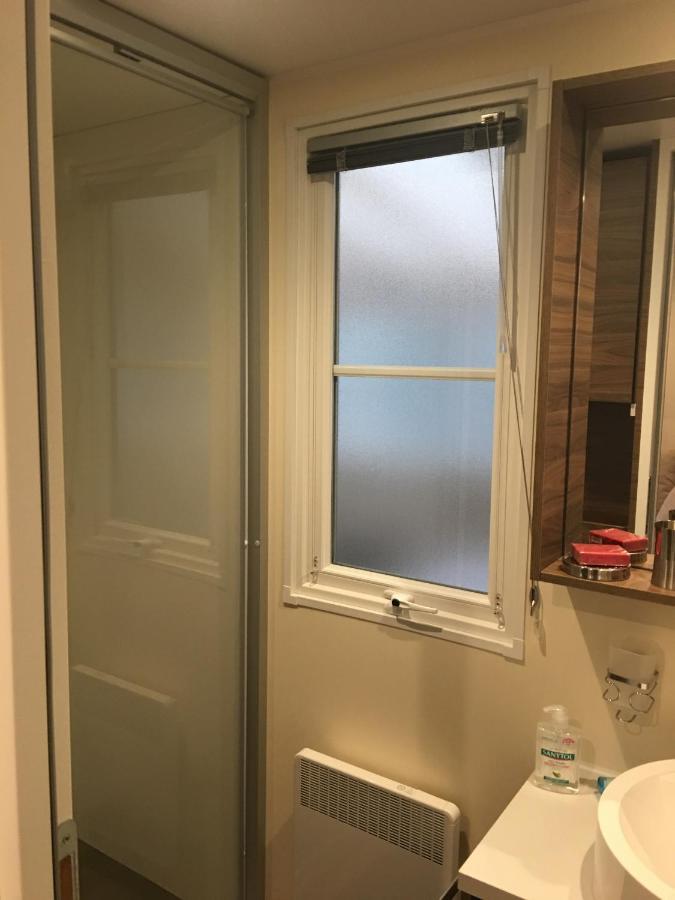 Mobilhome Familial 6 A 7 P 3 Chambres 42 M2 Saint Brevin Les Pierres Couchees Exterior photo