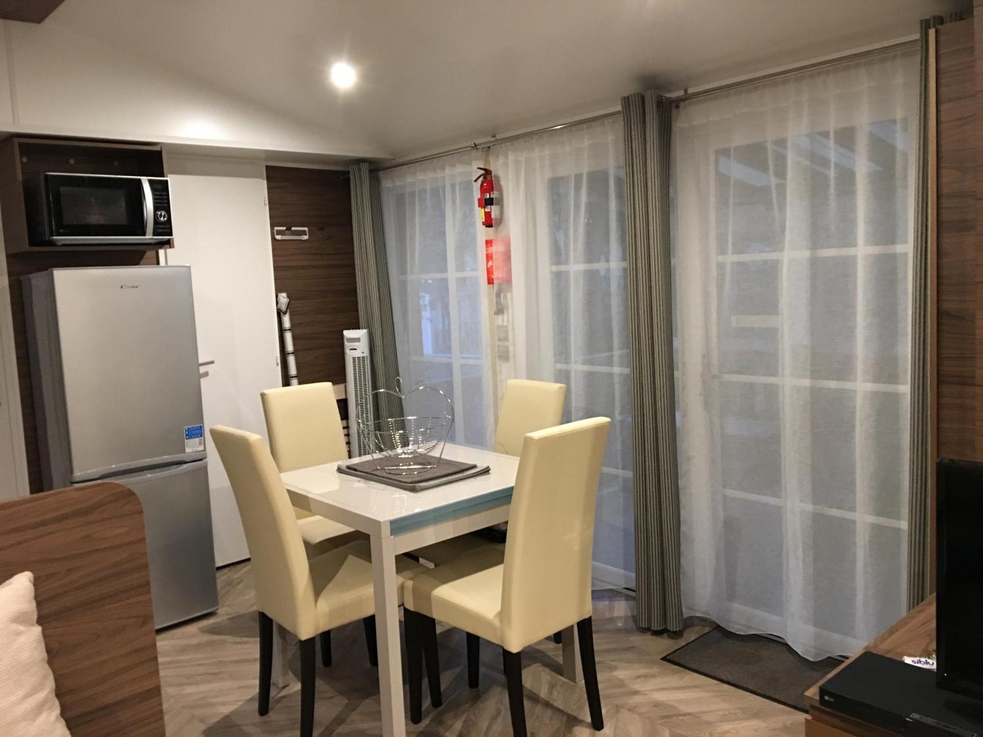 Mobilhome Familial 6 A 7 P 3 Chambres 42 M2 Saint Brevin Les Pierres Couchees Exterior photo